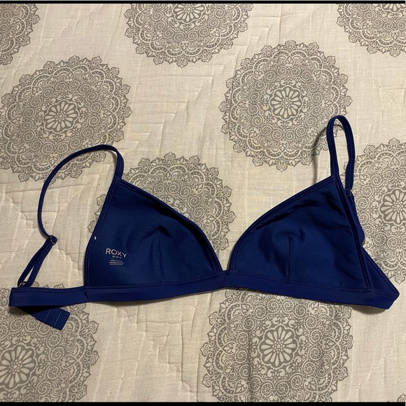 Beautiful Roxy Bikini! - Picture 2 of 7